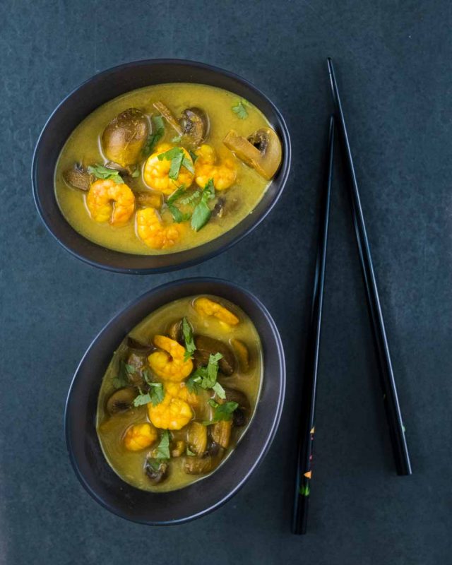 Soupe crevettes-champignons aux saveurs thaï - la cerise sur le maillot
