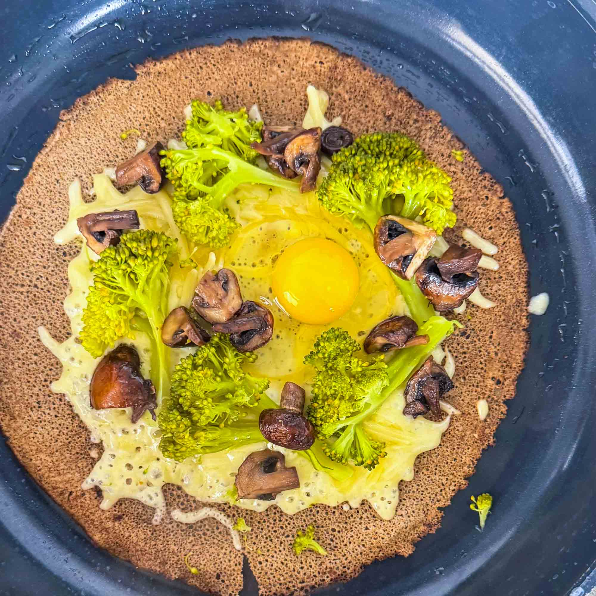 Galette de sarrasin aux brocolis et aux champignons