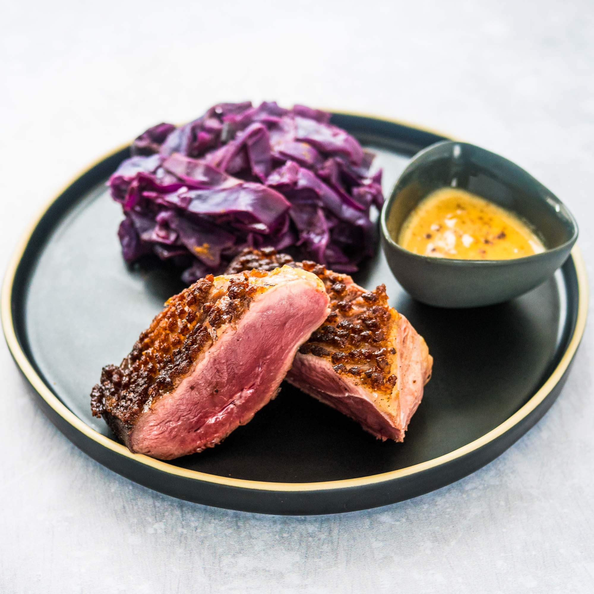 Magret de canard et chou rouge sucré-salé - la cerise sur le maillot